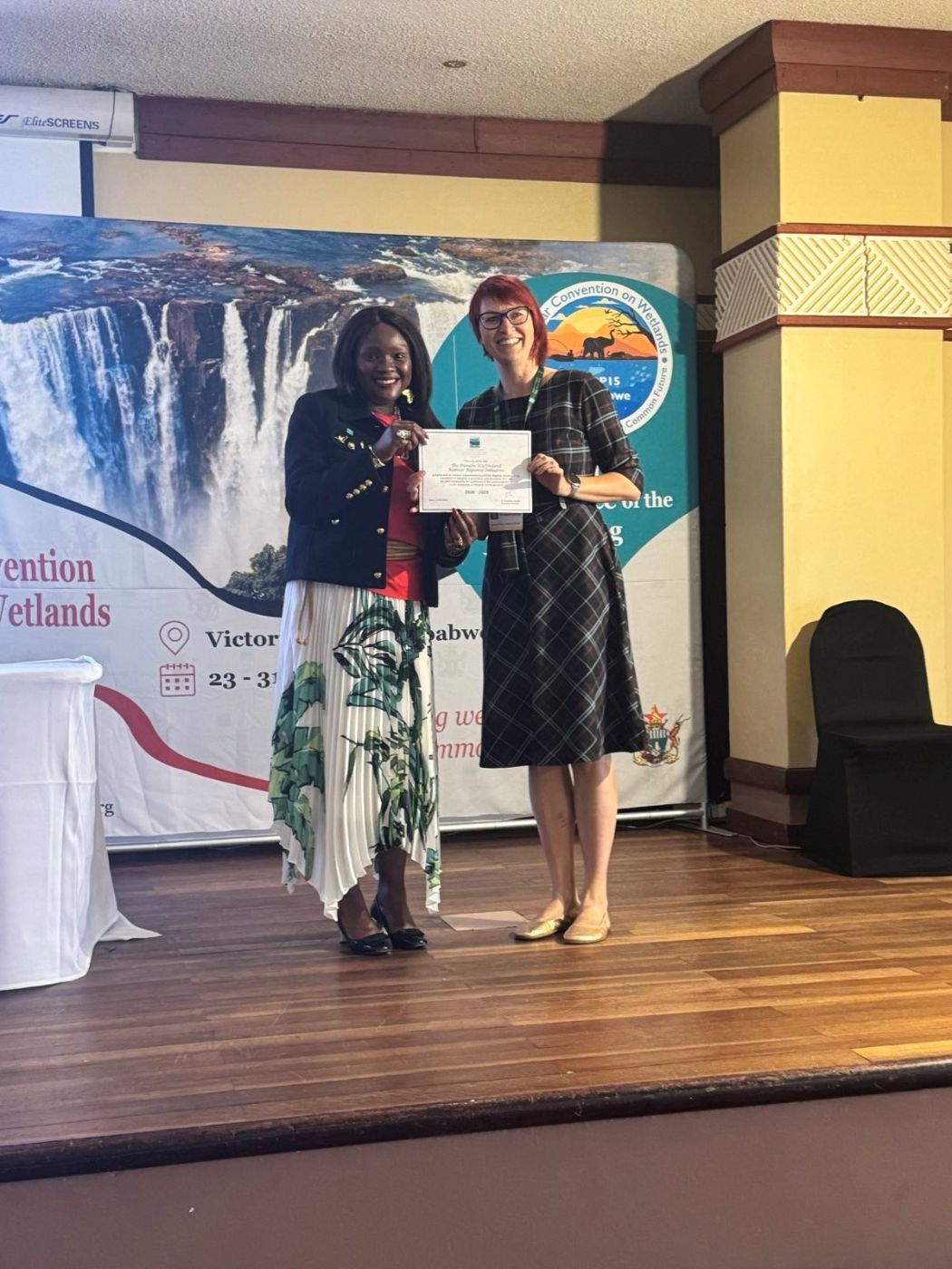 Urkundenübergabe bei der Ramsar Konvention 2025.