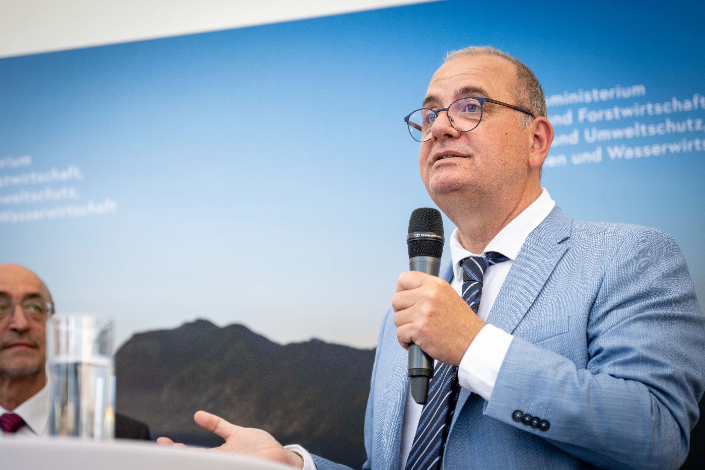 Rede Direktor Peter Strauss