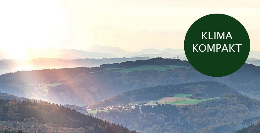 Berge und Sonnenuntergang