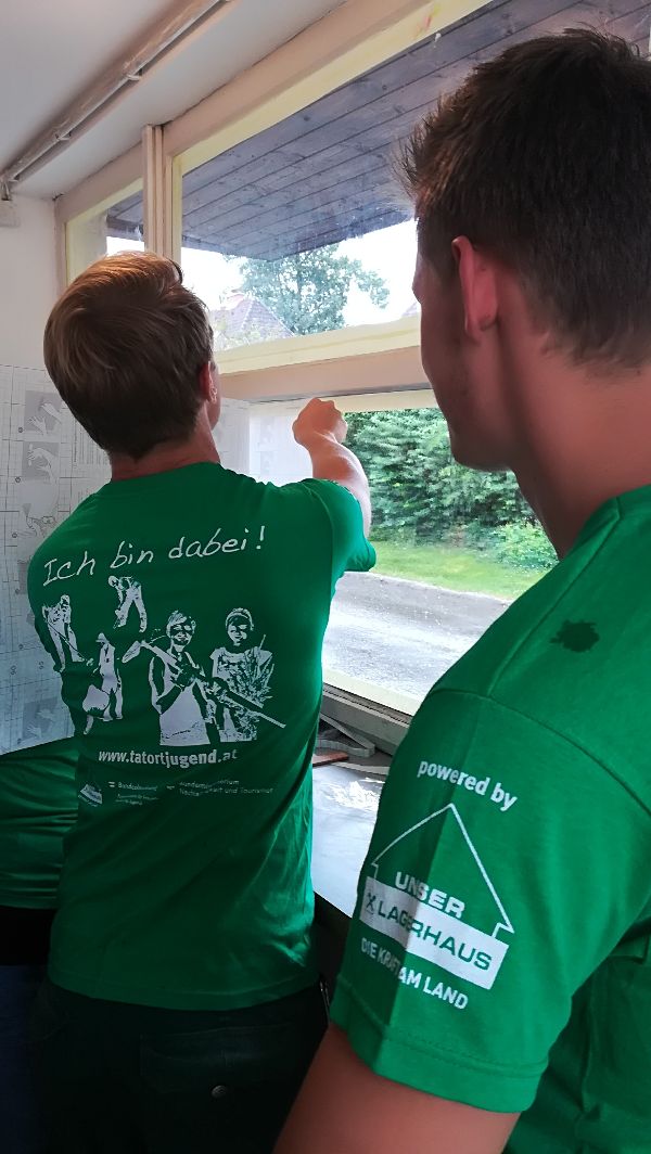 Arbeiten bei einem Holzfenster