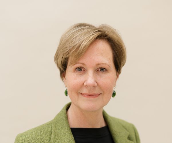 Profilfoto von Vizerektorin Prof.in Dipl.-Ing.in Roswitha Wolf BEd.
