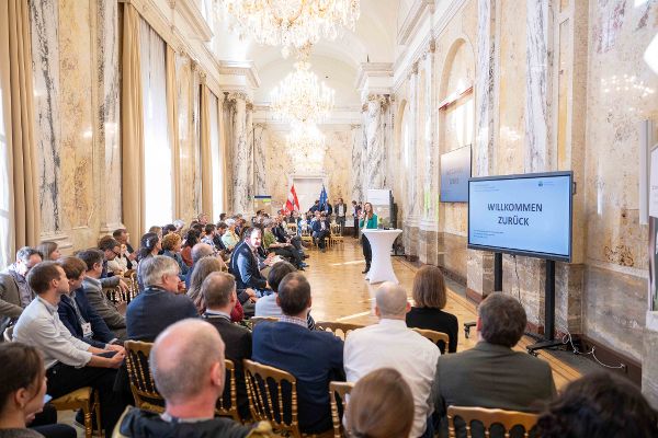 Foto im Marmorsaal zu Beginn Nachmittagsprogramm