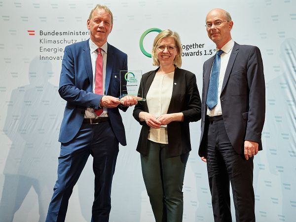 Repräsentanten der VBV Pensionskasse AG mit Klimaschutzministerin Leonore Gewessler
