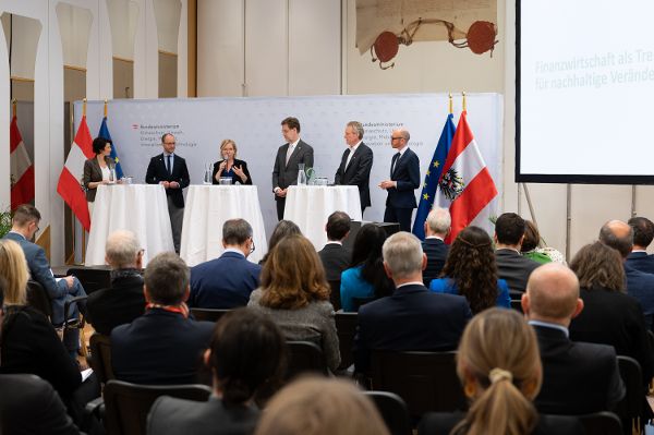 Green Finance: Jahresveranstaltung 2023 - Diskussion auf der Bühne