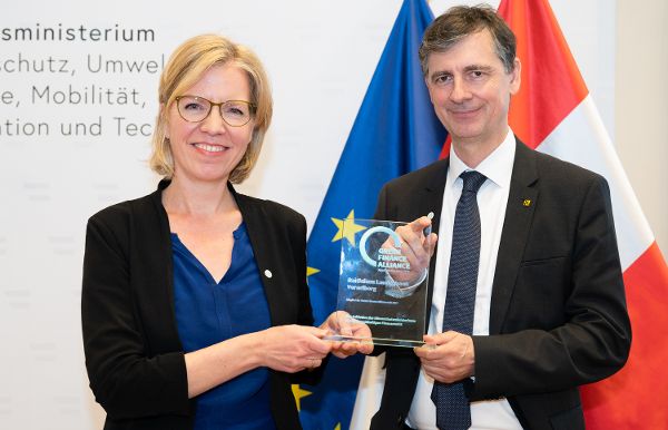 Green Finance: Jahresveranstaltung 2023 - FBM überreicht Auszeichnung als Mitglied an Raiffeisen Landesbank Vorarlberg