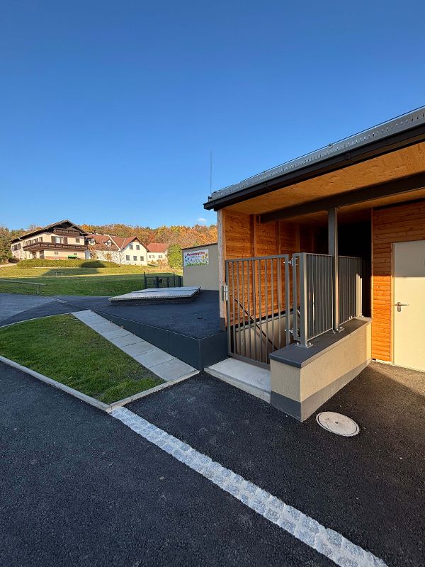 Zugang zum Technikraum der Heizanlage des Kindergartens St. Johann in der Haide