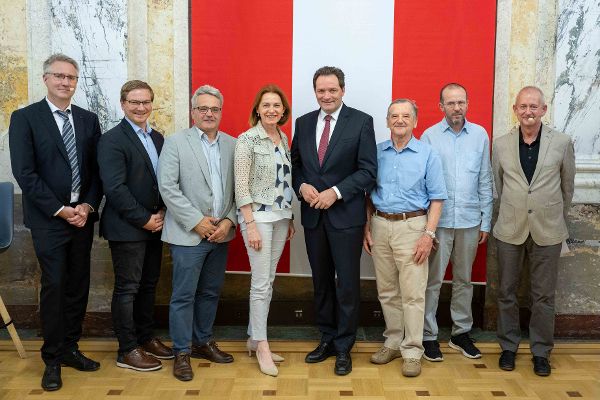 v.l.n.r. Sebastian Lakner, Thomas Neudorfer, Johannes Fankhauser, Simone Schmiedtbauer, Norbert Totschnig, Alois Posch, Lukas Weber-Hajszan, Wolfgang Suske