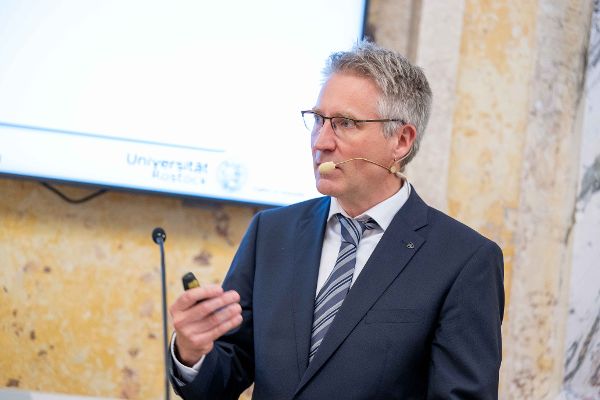 Sebastian Lakner