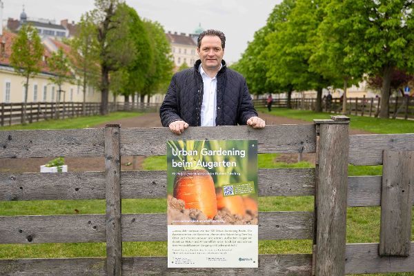 Totschnig bei der Beetübergabe