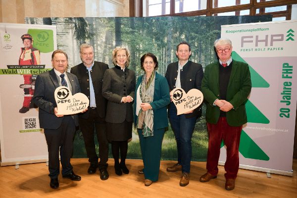 Gruppenfoto mit Sektionschefin Moser