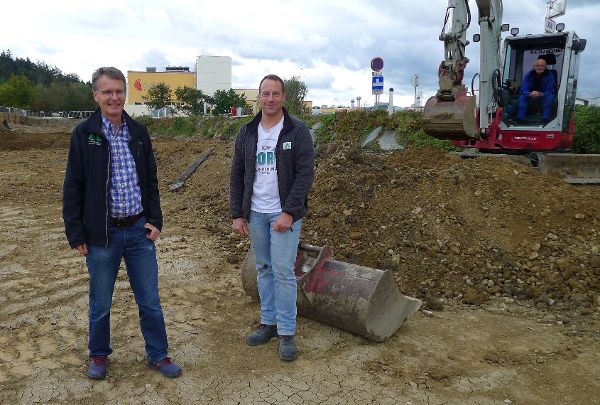 Lokalaugenschein auf der Baustelle Tannenbach von Sektionsleiter Christian Amberger und Polier Manfred Klauser vor dem Regen.