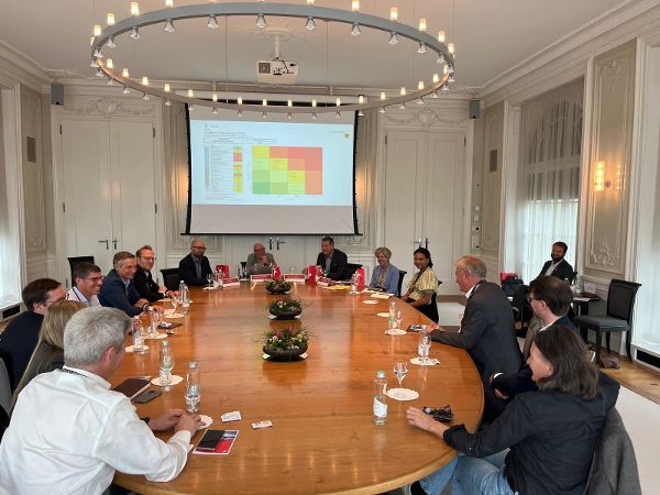 Dsikussionsrunde der Experten und Expertinnen aus Österreich und der Schweiz zum Thema Naturgefahren und neue Herausforderungen 