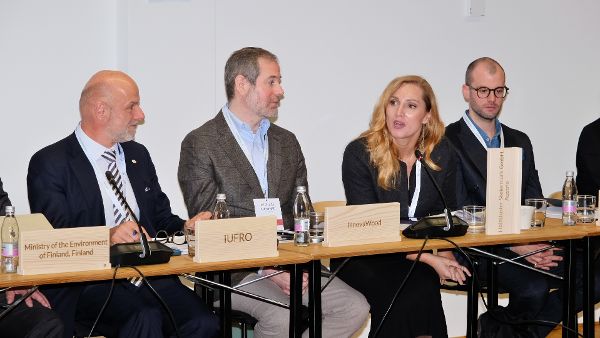 Einige Teilnehmer des HLM während der Diskussionsgruppe