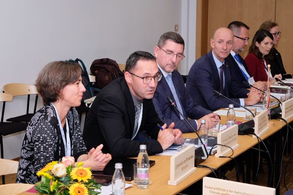 Einige Teilnehmer des HLM während der Diskussionsrunde