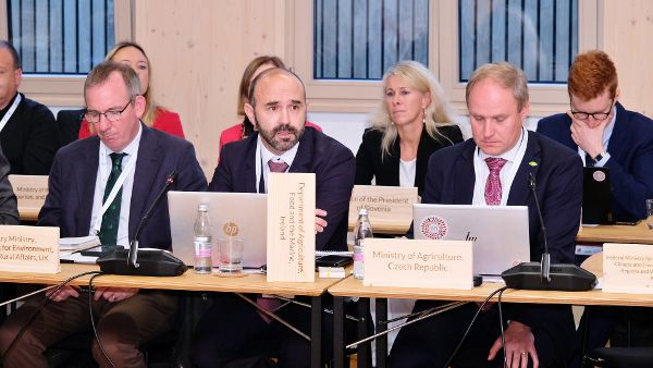 Einige Teilnehmer des HLM während der Diskussionsrunde