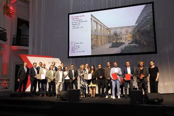 Gruppenfoto der Preisträger:innen