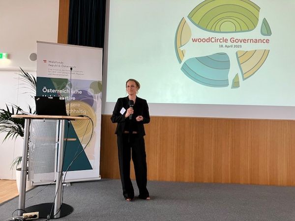 Moderatorin Henrike Hügelsberger