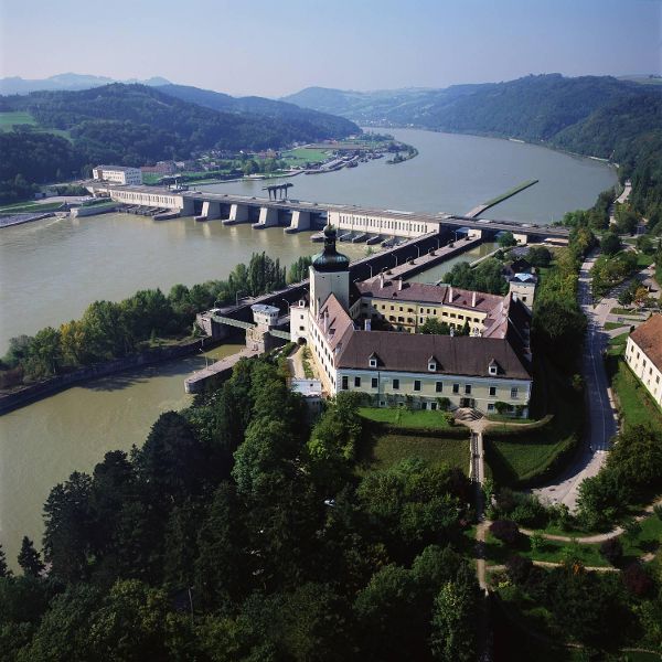 Donau bei Kraftwerk Ybbs-Persenbeug