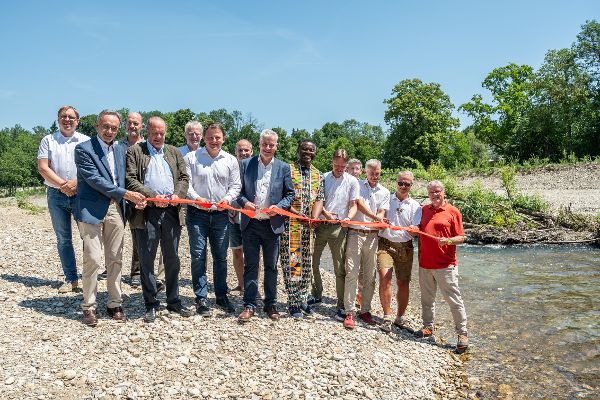 Zusehen ist die feierliche Baustelleneröffnung der Pielach. 
