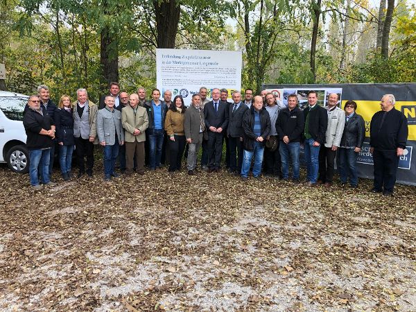 Gruppenfoto bei der Revitalisierung Ziegelofenwasser