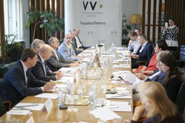 Besprechungstisch mit Personen 