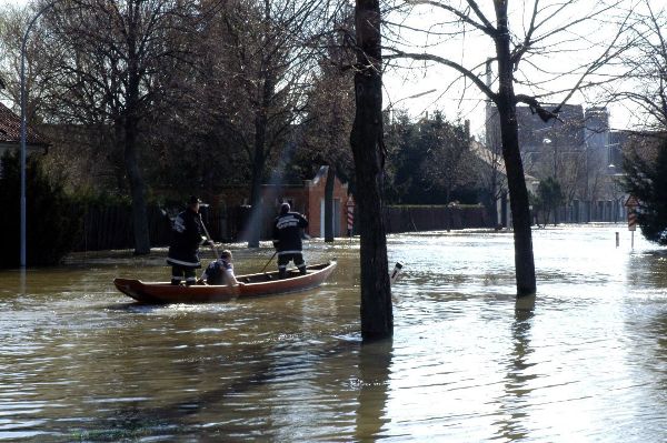 Hochwasser in Dürnkrut, April 2006