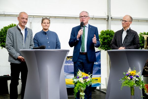 SCin Moerth, BML,  Pernkopf und zwei weitere Persoenlichkeiten