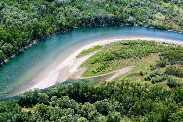 Natürliche Flussland