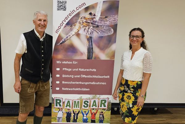 Schautafel Ramsar, links ein Herr und rechts eine Dame