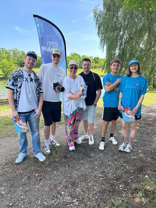 Gruppenfoto gen blue und Social Media Team beim Danube Day in Krems.