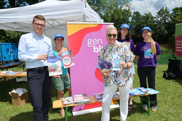 Wassererlebnistag beim Bürgerausee in Kuchl, Salzburg Landesrat Maximilian Aigner beim Besuch des Standes von Gen Blue 2.7.2026