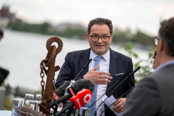 Foto beim LIFE-Boat4Sturgeon Event anlässlich des Danube Day.