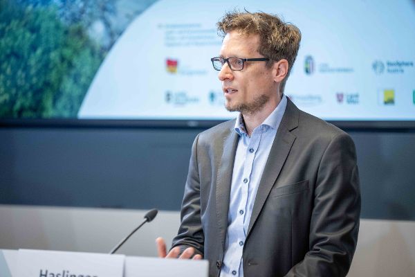 Klaus Haslinger von der GeoSphere bei der Pressekonferenz Wasser im Klimawandel.