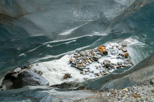 Foto einer Eis und Felslandschaft.