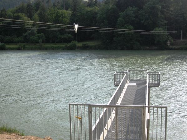 Messeilbahn und Messsteg am Pegel Lavamünd Grenze