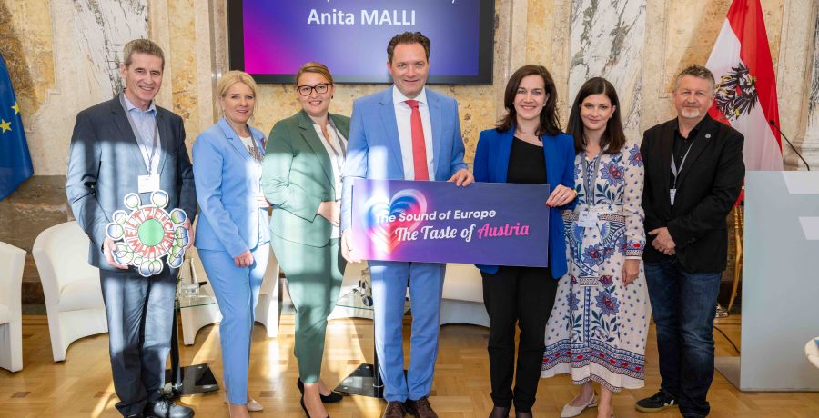 <p>Im Rahmen des Eurovision Song Contest lud Bundesminister Norbert Totschnig zum Side-Event &bdquo;The Sound of Europe, the Taste of Austria&ldquo; ins Landwirtschaftsministerium am Stubenring internationale G&auml;ste sowie Delegationen der teilnehmenden Nationen ein.</p>