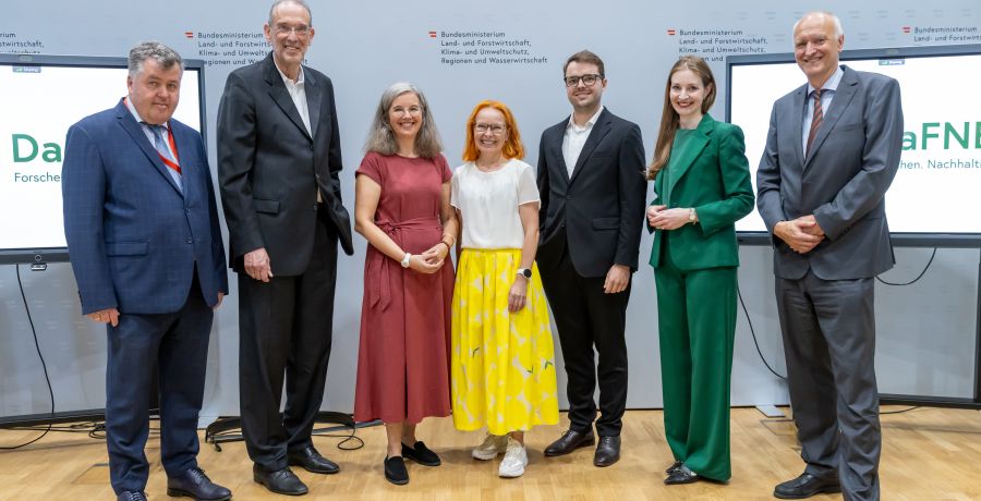<p>Unter dem Motto &bdquo;Forschung, die ankommt&ldquo; diskutierten Expertinnen und Experten aus Wissenschaft, Verwaltung, Medien und Praxis in der Wiener Urania &uuml;ber die Bedeutung von Wissenschaftskommunikation, Wissenstransfer und den Dialog mit der Gesellschaft.</p>