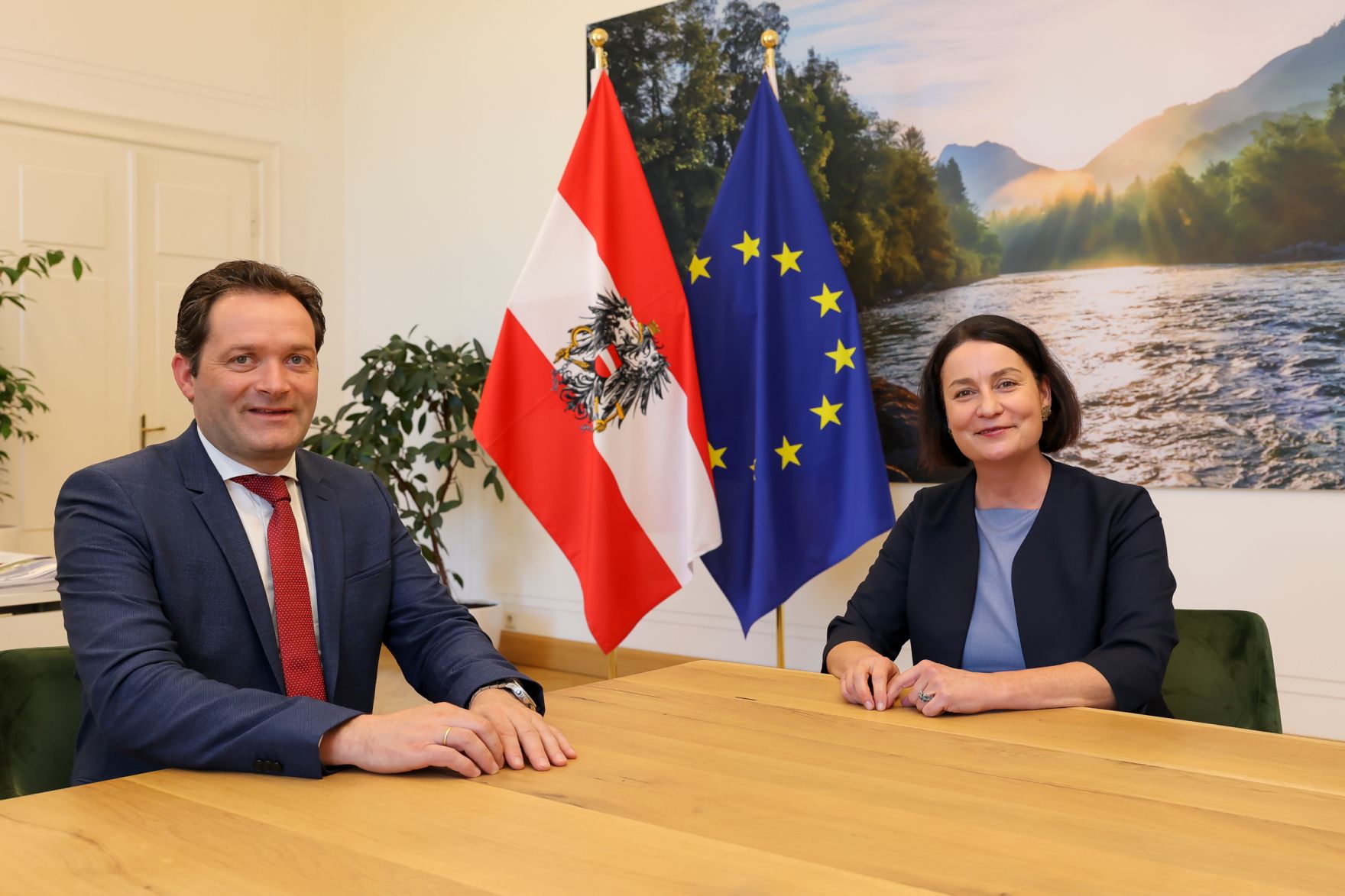 Bei einem Antrittsbesuch hat Bundesminister Norbert Totschnig die neue Generalsekret&auml;rin der Donaukommission, Birgit Vogel, im Amt willkommen gehei&szlig;en.