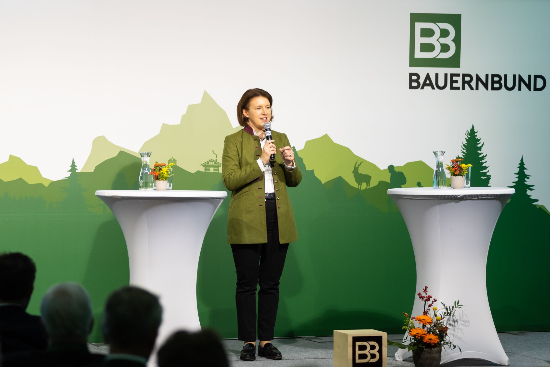 Am 25.11.2022 besuchte Bundesminister Norbert Totschnig, im Rahmen der Versorgungssicherheitstour, land- und forstwirtschaftliche Betriebe sowie BranchenvertreterInnen in Ober&ouml;sterreich.