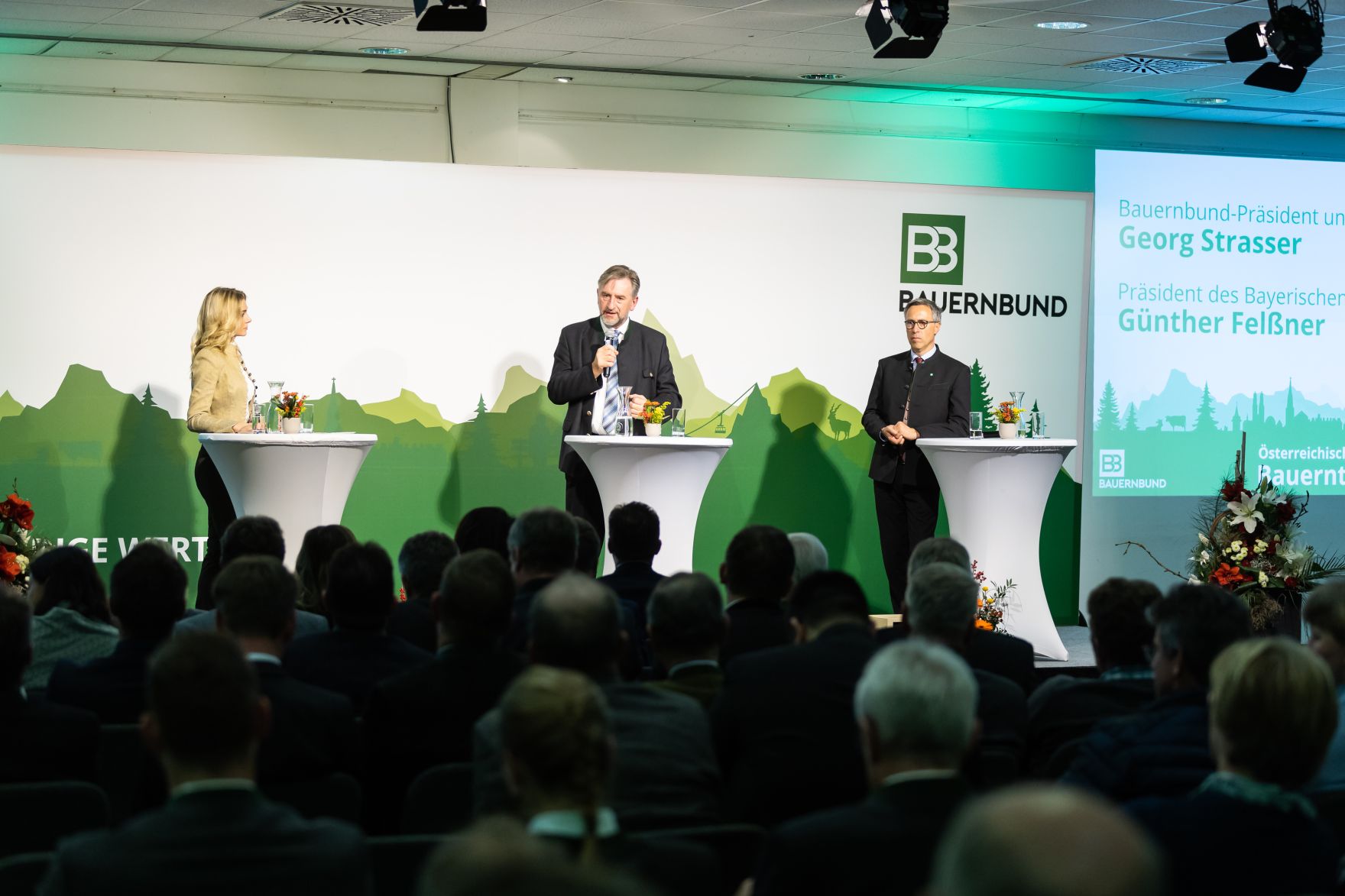 Am 25.11.2022 besuchte Bundesminister Norbert Totschnig, im Rahmen der Versorgungssicherheitstour, land- und forstwirtschaftliche Betriebe sowie BranchenvertreterInnen in Ober&ouml;sterreich.