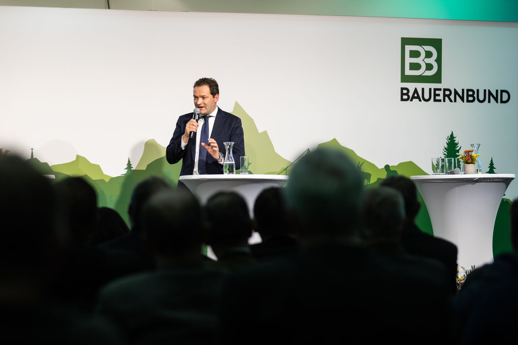 bml-26-11-2022-00243756.jpg Am 25.11.2022 besuchte Bundesminister Norbert Totschnig, im Rahmen der Versorgungssicherheitstour, land- und forstwirtschaftliche Betriebe sowie BranchenvertreterInnen in Oberösterreich.