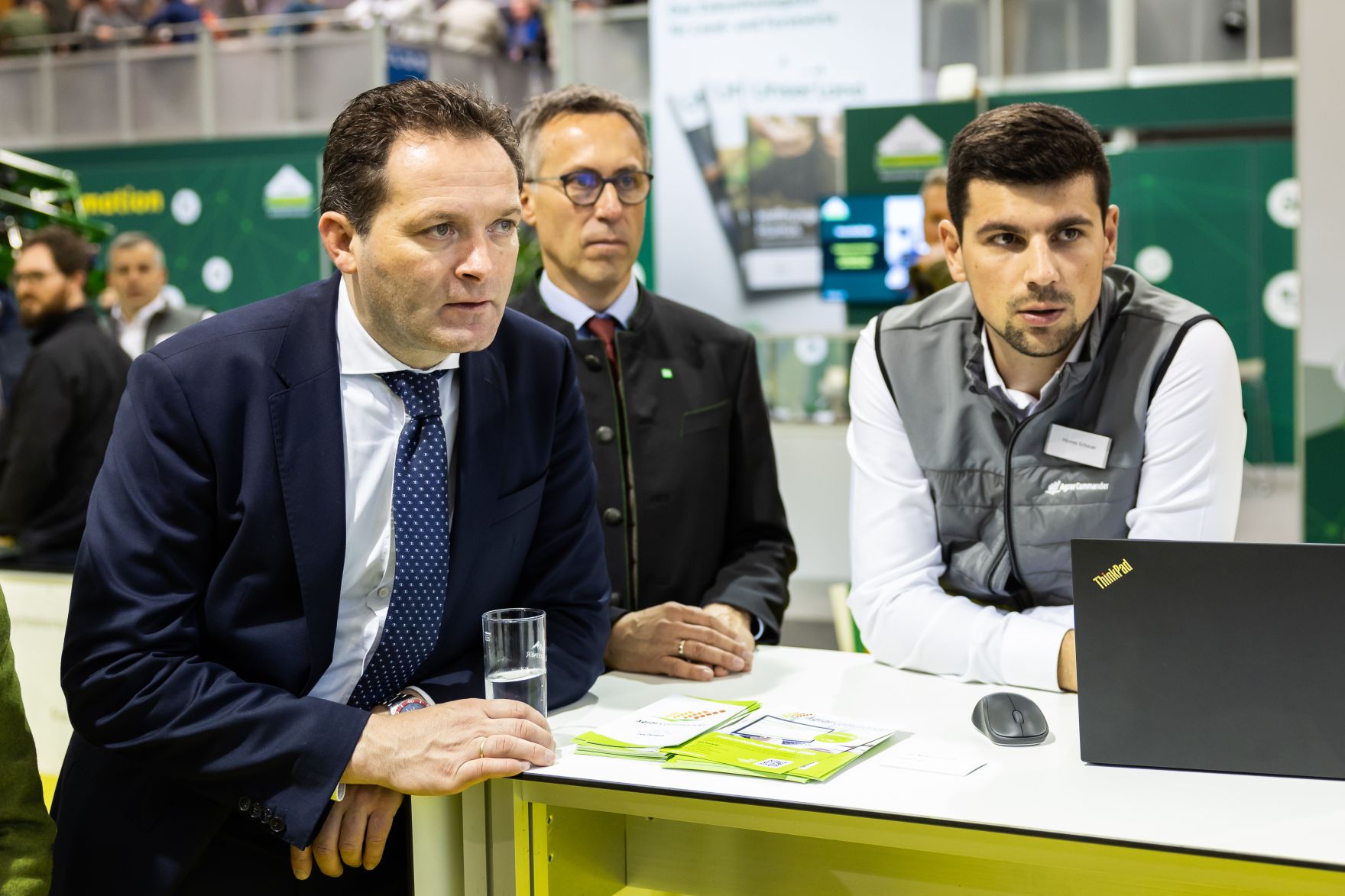 bml-26-11-2022-00494187.jpg Am 25.11.2022 besuchte Bundesminister Norbert Totschnig, im Rahmen der Versorgungssicherheitstour, land- und forstwirtschaftliche Betriebe sowie BranchenvertreterInnen in Oberösterreich.