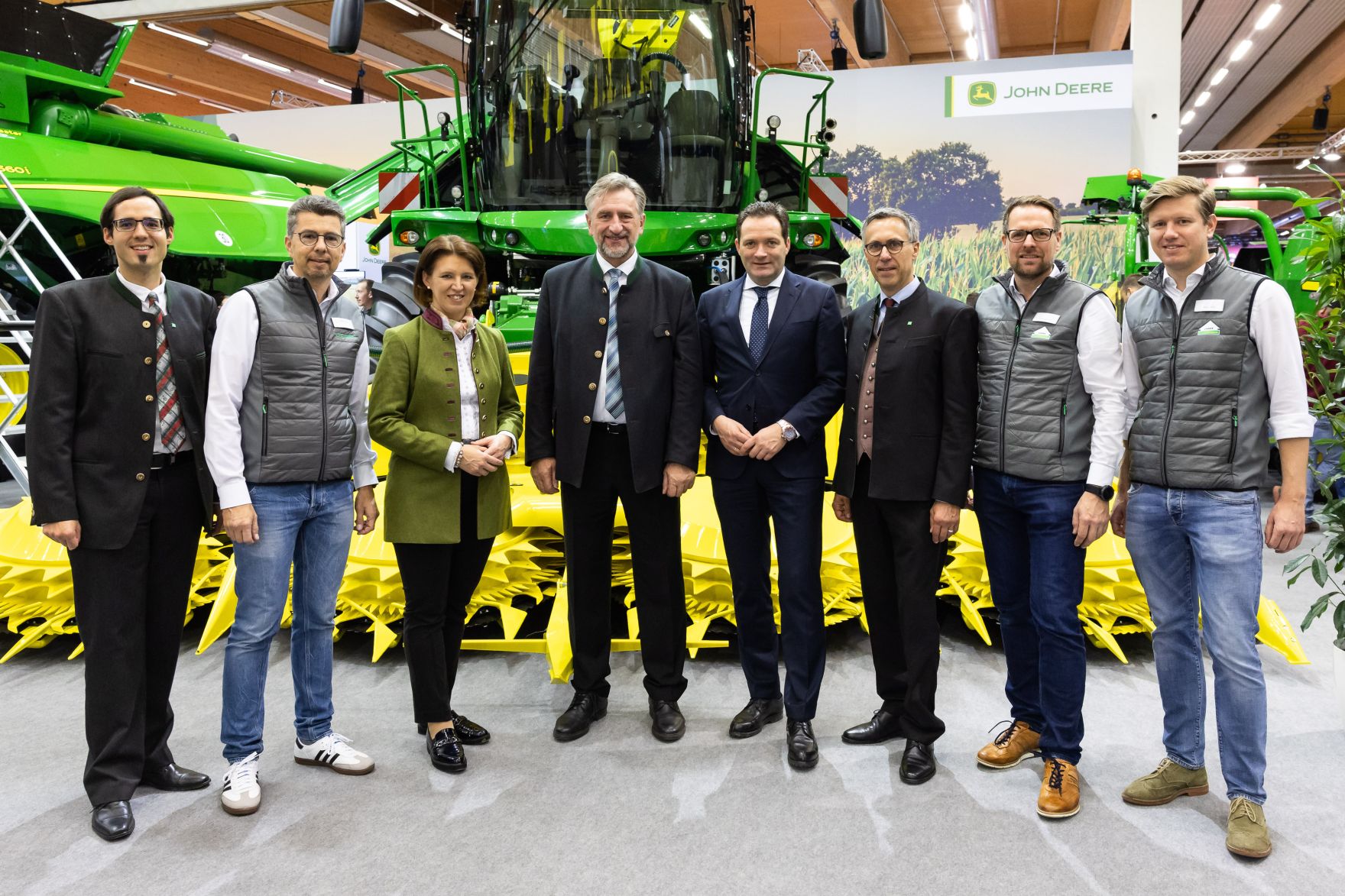 bml-26-11-2022-00504219.jpg Am 25.11.2022 besuchte Bundesminister Norbert Totschnig, im Rahmen der Versorgungssicherheitstour, land- und forstwirtschaftliche Betriebe sowie BranchenvertreterInnen in Oberösterreich.
