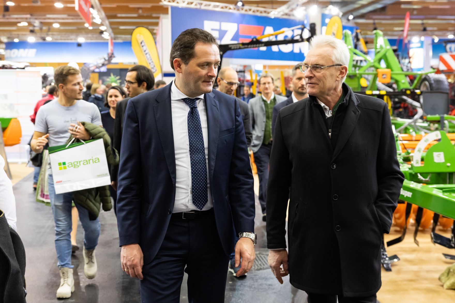 bml-26-11-2022-00524229.jpg Am 25.11.2022 besuchte Bundesminister Norbert Totschnig, im Rahmen der Versorgungssicherheitstour, land- und forstwirtschaftliche Betriebe sowie BranchenvertreterInnen in Oberösterreich.