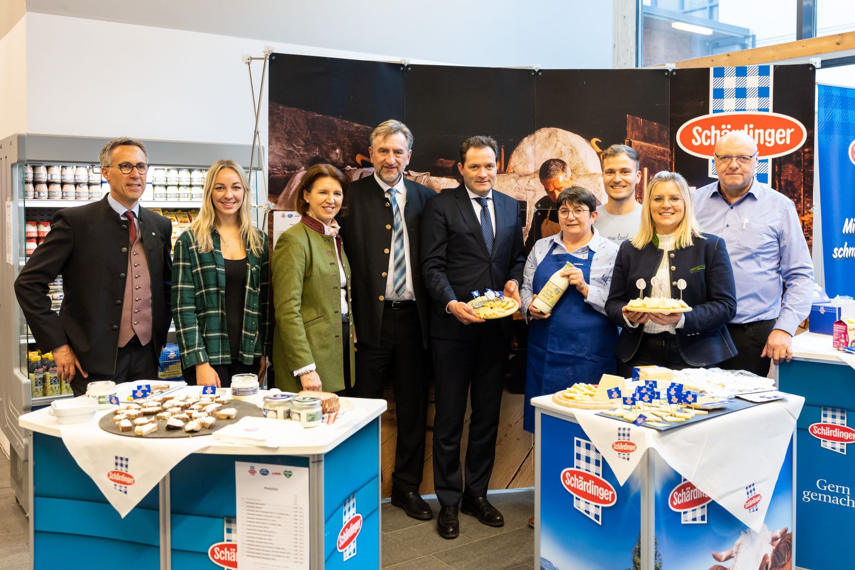 bml-26-11-2022-00554252.jpg Am 25.11.2022 besuchte Bundesminister Norbert Totschnig, im Rahmen der Versorgungssicherheitstour, land- und forstwirtschaftliche Betriebe sowie BranchenvertreterInnen in Oberösterreich.