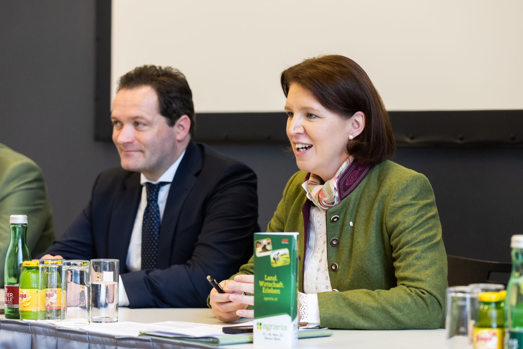 bml-26-11-2022-00604368.jpg Am 25.11.2022 besuchte Bundesminister Norbert Totschnig, im Rahmen der Versorgungssicherheitstour, land- und forstwirtschaftliche Betriebe sowie BranchenvertreterInnen in Oberösterreich.