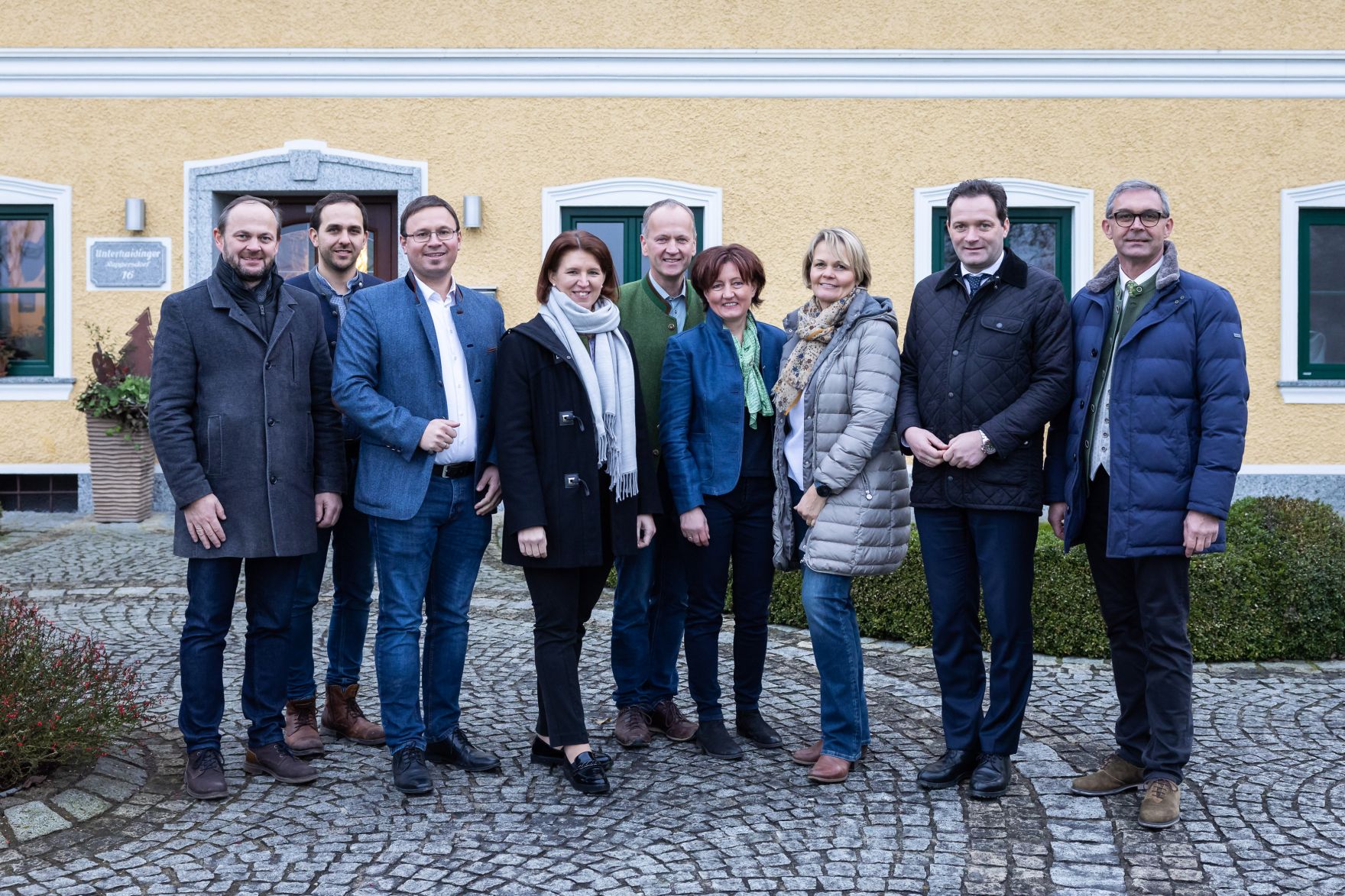 bml-26-11-2022-00794743.jpg Am 25.11.2022 besuchte Bundesminister Norbert Totschnig, im Rahmen der Versorgungssicherheitstour, land- und forstwirtschaftliche Betriebe sowie BranchenvertreterInnen in Oberösterreich.