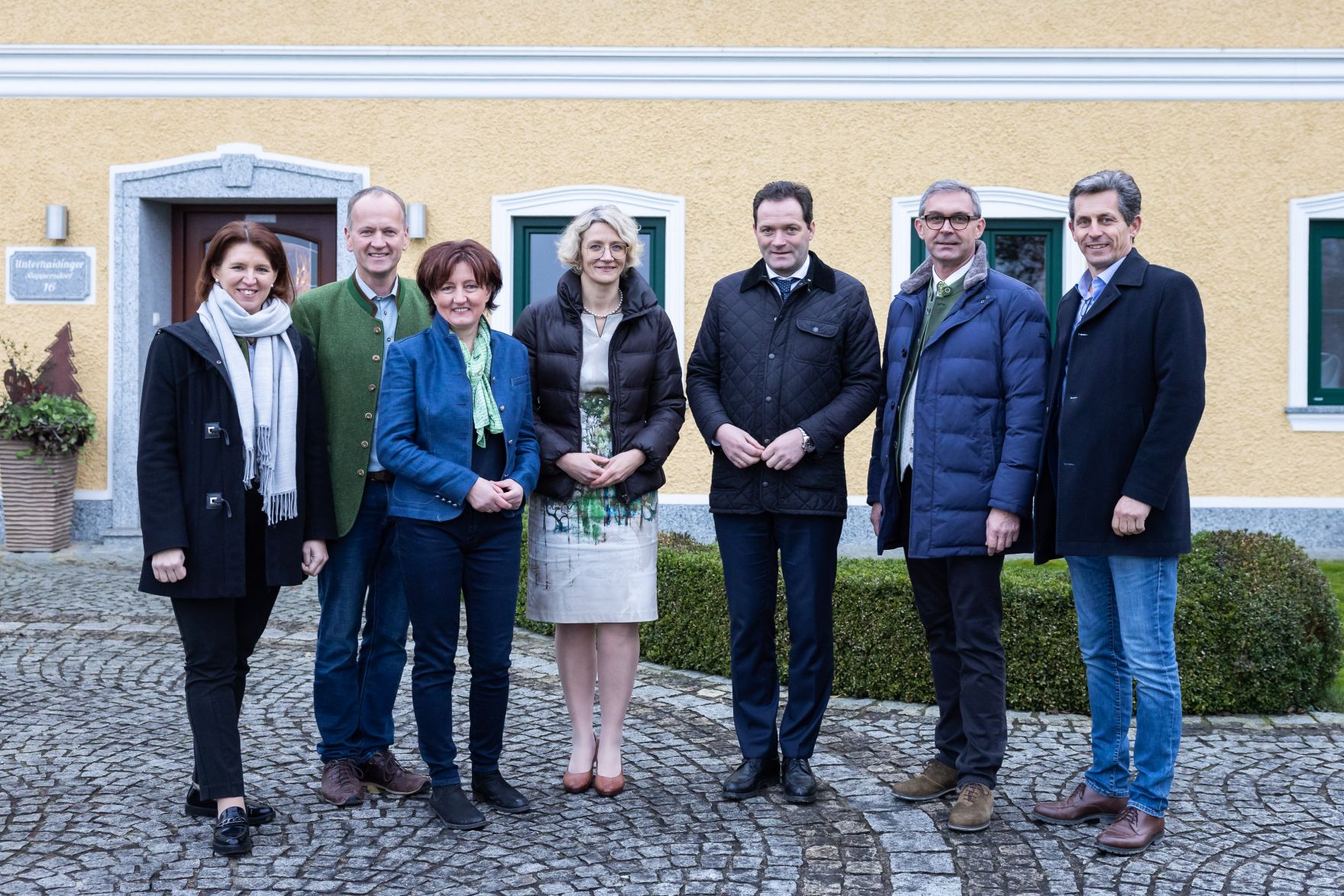 bml-26-11-2022-00804753.jpg Am 25.11.2022 besuchte Bundesminister Norbert Totschnig, im Rahmen der Versorgungssicherheitstour, land- und forstwirtschaftliche Betriebe sowie BranchenvertreterInnen in Oberösterreich.