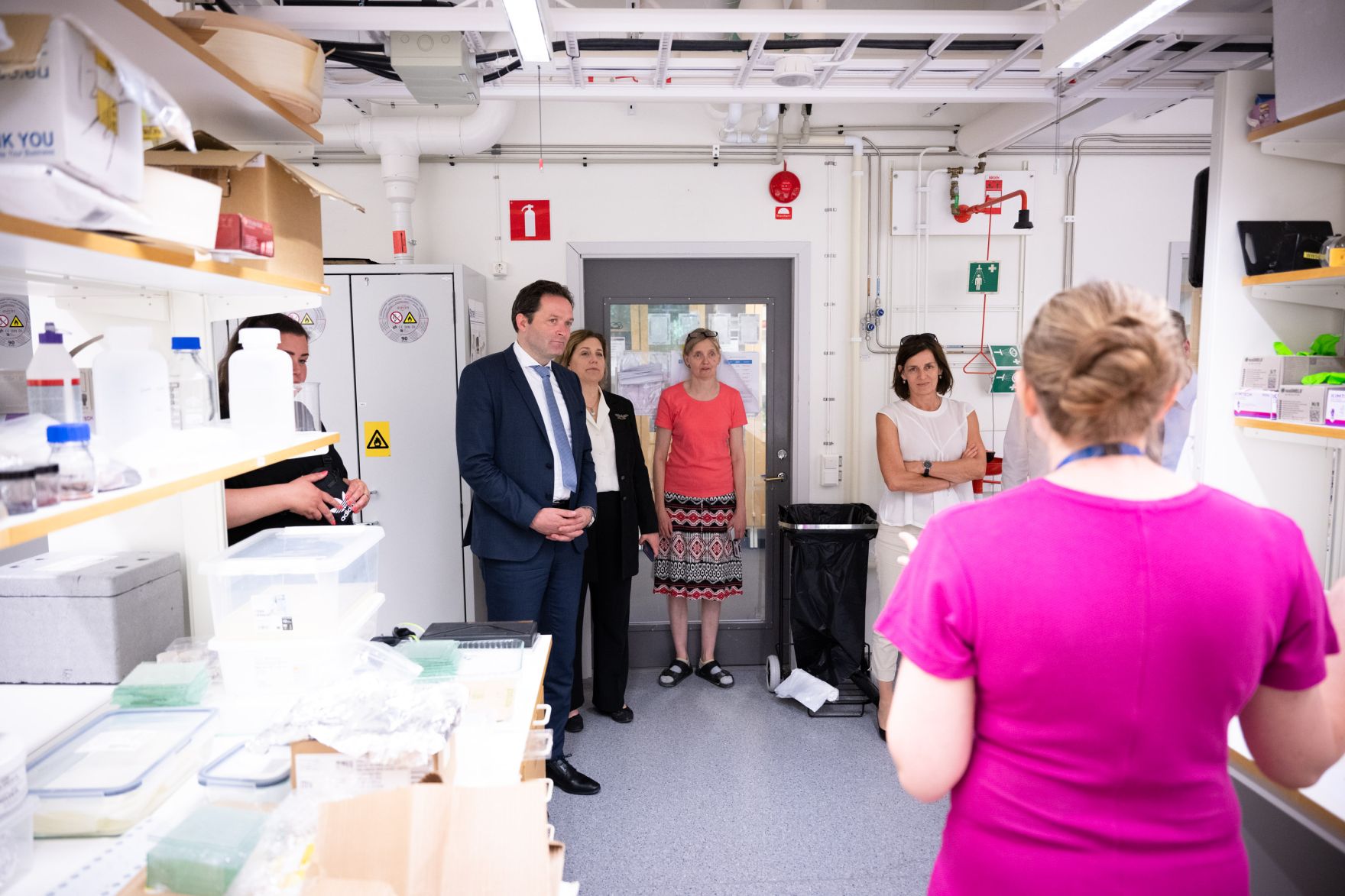 Totschnig im Schwedischen Wood Science Center 2.jpg Forstminister Norbert Totschnig nahm am 27. Juni 2022 an einem informellen Austausch mit europäischen Forstministern waldreicher Staaten in Schweden teil.