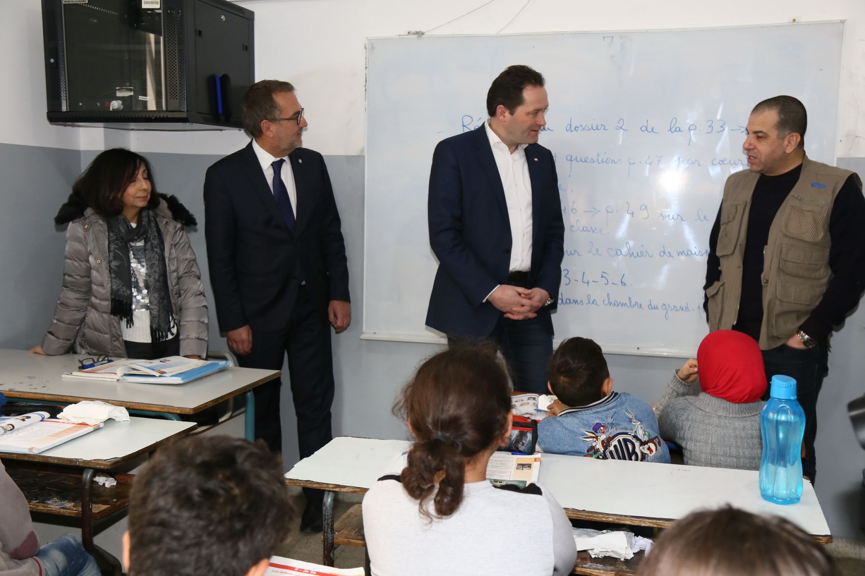Im Rahmen seiner Reise in den Libanon besichtigte Landwirtschaftsminister Totschnig die Einrichtungen des World Food Programmes. Im Bild: Besuch einer Schule des WFP.